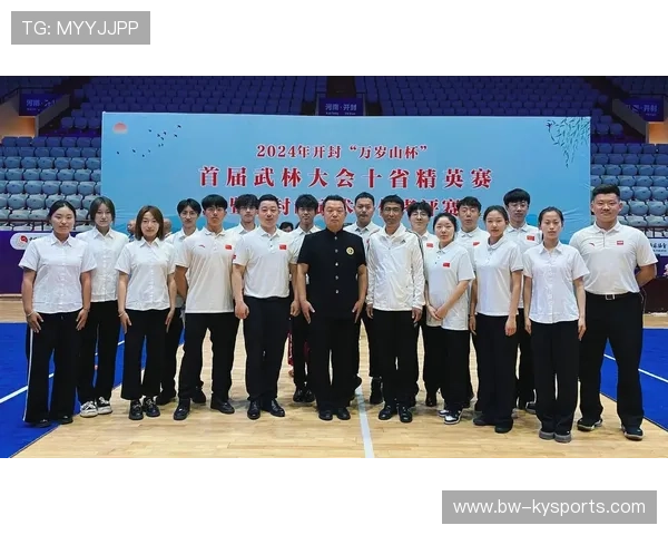 国际拳击裁判在执法中采用录像复核与医学顾问复核并公开说明，拳击国家级裁判